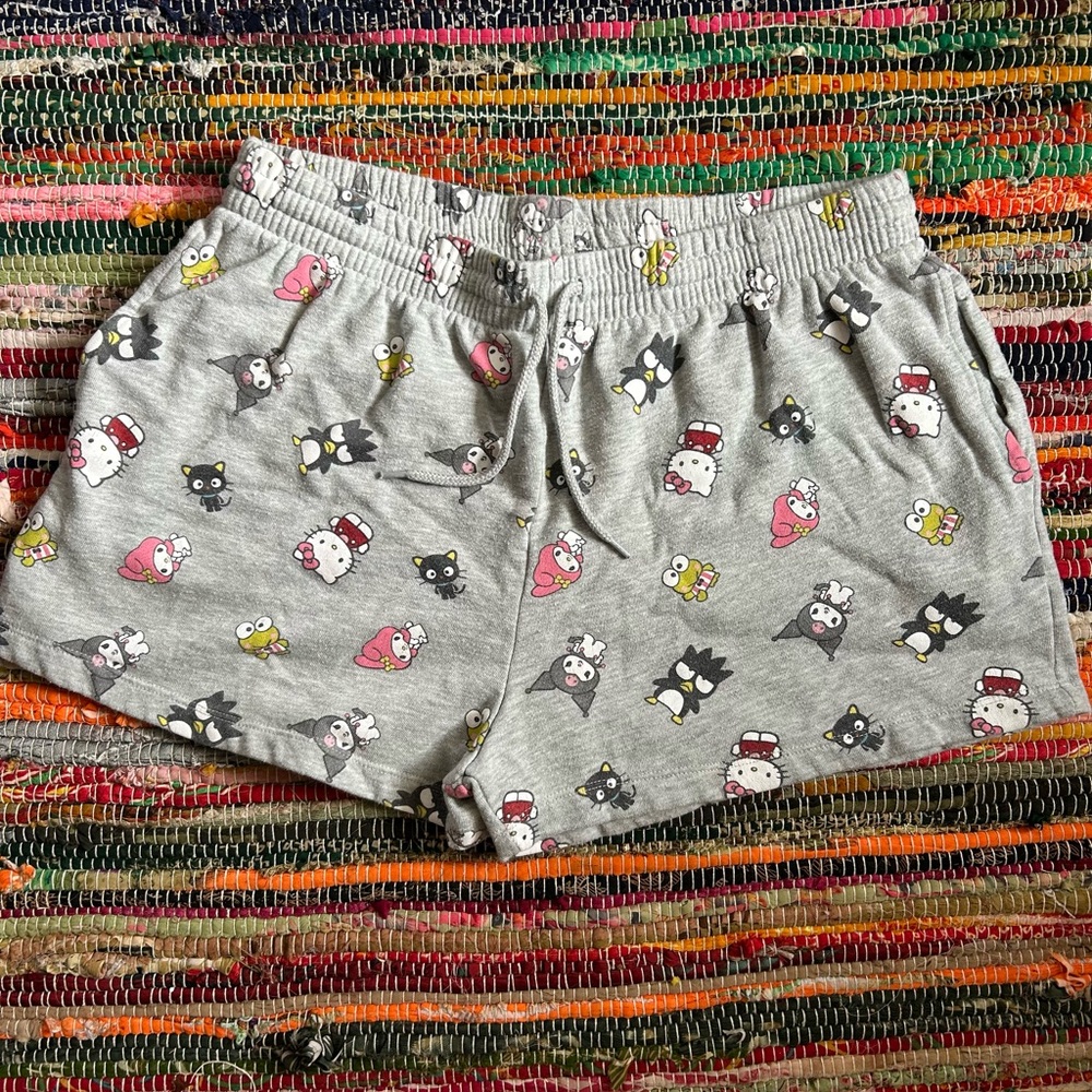 Sanrio x Hybrid Hello Kitty & Friends Graphic Pullover & Shorts Set L/XL - Picture 5 of 7